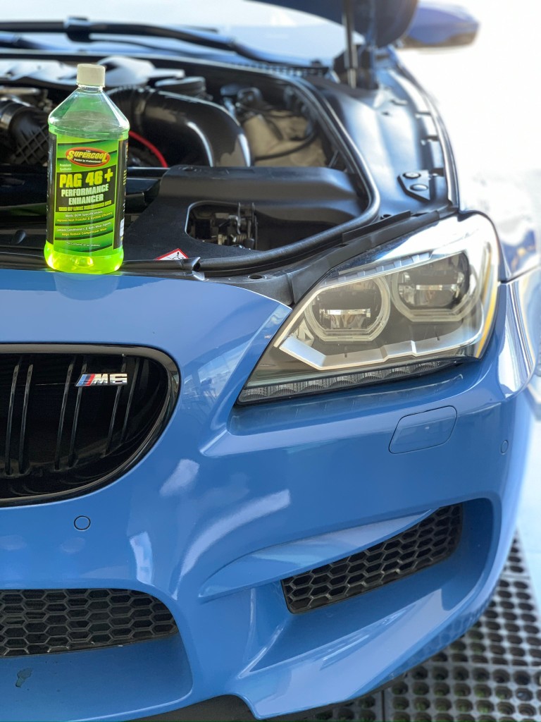 BMW M6 en mantenimiento de aire acondicionado con lubricante PAG en taller A/C Car Service.